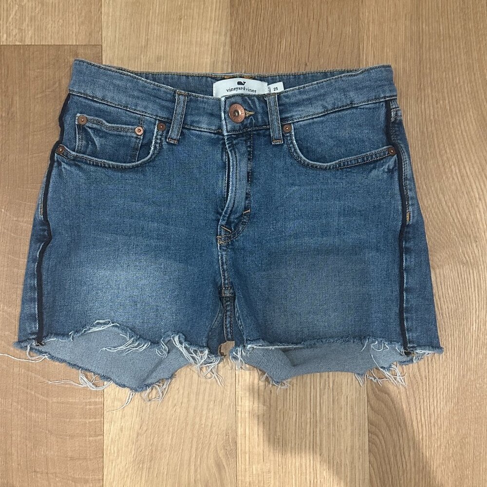 Vineyard Vines Raw Edge Denim Short - Size 25